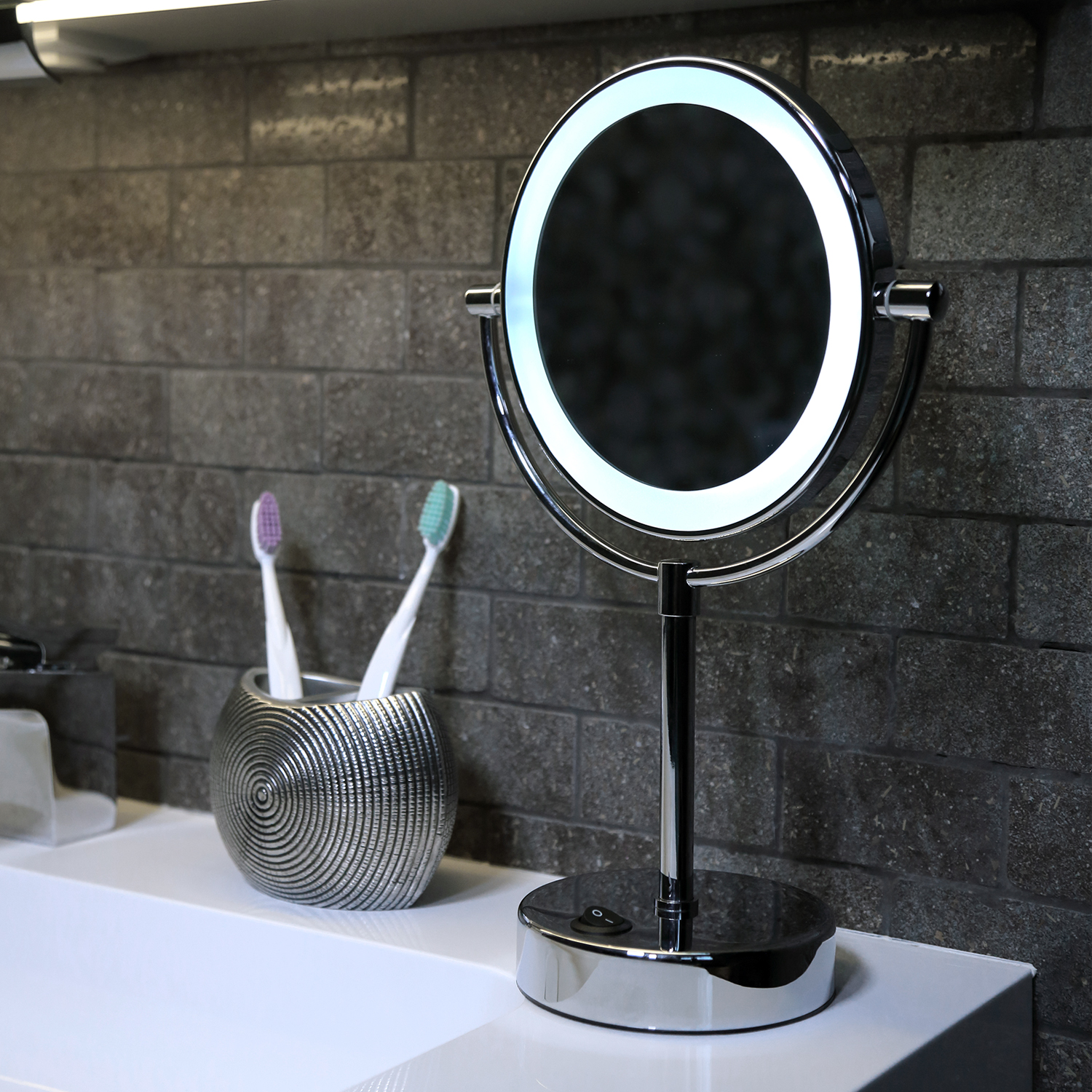 Зеркало с LED-подсветкой