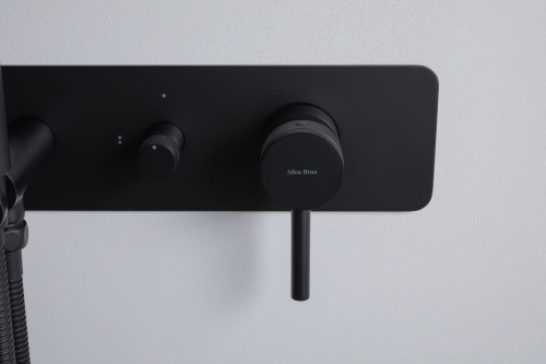 фото смеситель для ванны allen brau priority 5.31a05-31 (с внутренней частью) черный матовый