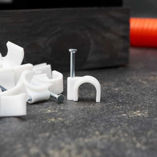 картинка Крепеж кабеля круглый 10 мм,  белый (упак.  50 шт) REXANT от магазина Сантехстрой