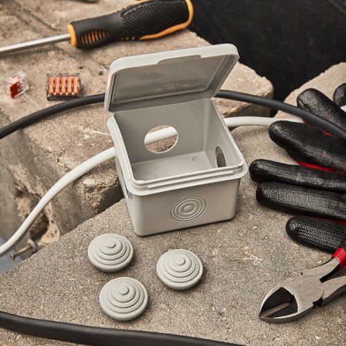 картинка Коробка распаячная ОУ,  65x65x50, IP54 (УПрк 65*65/45.2.3) REXANT от магазина Сантехстрой