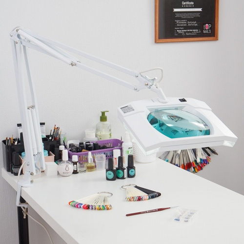 картинка Лупа на струбцине квадратная 5D с подсветкой,  150х180мм,  белая REXANT от магазина Сантехстрой