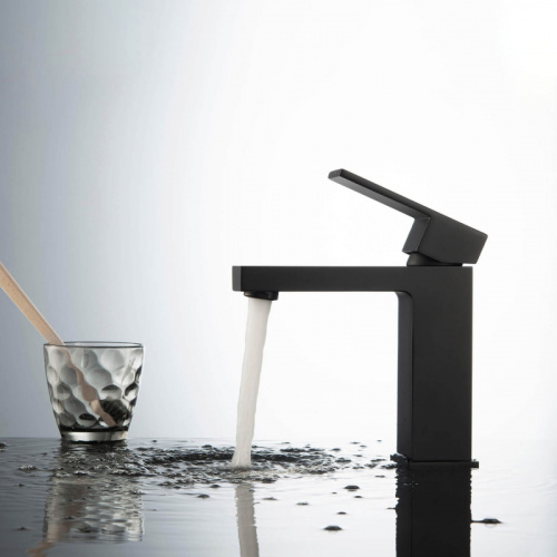 картинка Смеситель для раковины Timo Selene черный (2061/03F) от магазина Сантехстрой