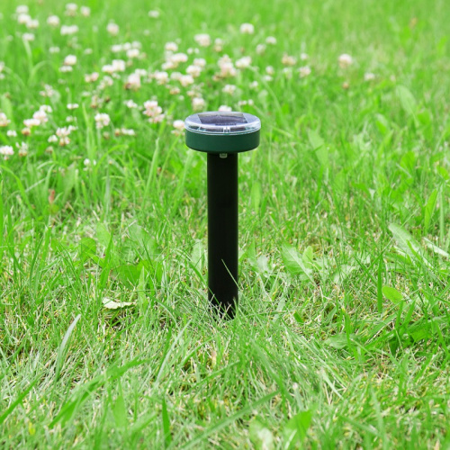 картинка Ультразвуковой отпугиватель кротов R20 на солнечной батарее,  радиус 20 м REXANT от магазина Сантехстрой