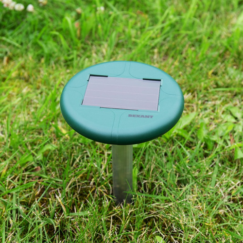 картинка Ультразвуковой отпугиватель змей на солнечной батарее с подсветкой REXANT от магазина Сантехстрой