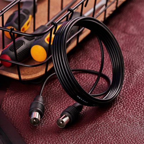 картинка Шнур ТВ гнездо - ТВ штекер,  длина 3 метра,  черный REXANT от магазина Сантехстрой