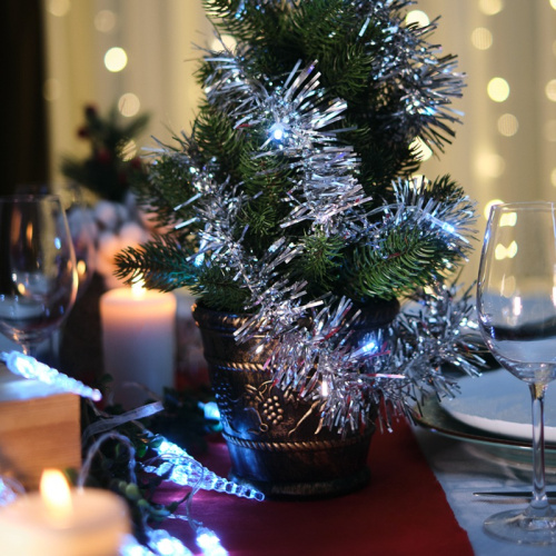 картинка Гирлянда светодиодная Мишура серебряная 10 LED 1,5 м,  прозрачный ПВХ,  белый свет свечения,  2 х АА (батарейки не в комплекте) NEON-NIGHT от магазина Сантехстрой