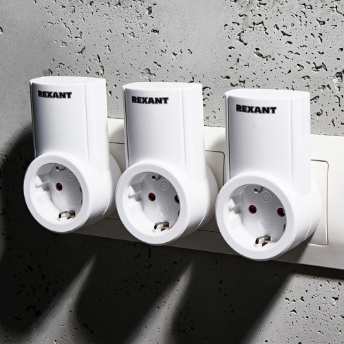 картинка Радиоуправляемая розетка c пультом RX-003 (один пульт,  три розетки) 10А/30м REXANT от магазина Сантехстрой
