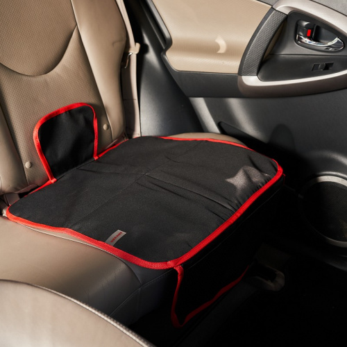 картинка Накидка защитная под детское автокресло с карманом от магазина Сантехстрой