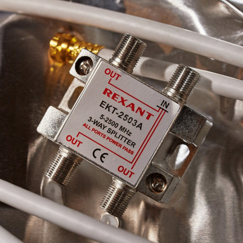 картинка Делитель ТВ х 3 под F разъём 5-2500МГц СПУТНИК REXANT от магазина Сантехстрой