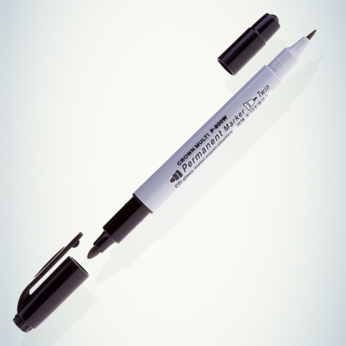 картинка Маркер перманентный двухсторонний Multi Marker Twin 2мм/1мм,  черный,  пулевидный Crown от магазина Сантехстрой