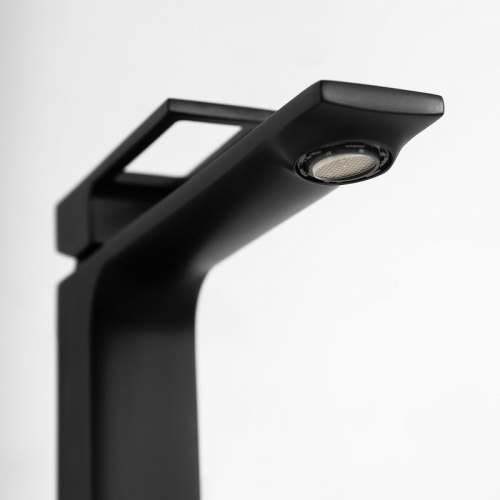 картинка Смеситель для раковины BelBagno Luce LUC-LMC-NERO-W0 Черный матовый от магазина Сантехстрой