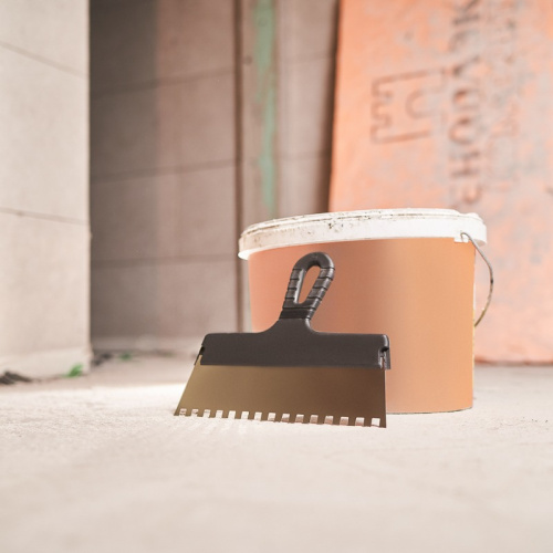 картинка Шпатель фасадный REXANT 250 мм зуб 8х8 нержавеющая сталь,  пластмассовая ручка от магазина Сантехстрой