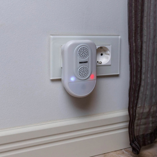 картинка Ультразвуковой отпугиватель вредителей с LED индикатором (S90) REXANT от магазина Сантехстрой