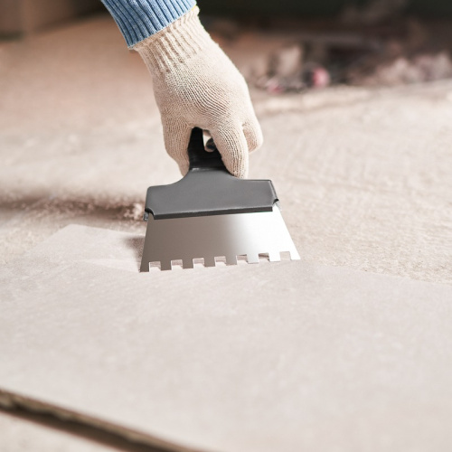 картинка Шпатель фасадный REXANT 150 мм зуб 10х10 нержавеющая сталь,  пластмассовая ручка от магазина Сантехстрой