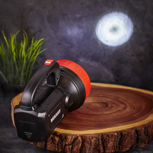 картинка Фонарь рабочий поисковый с основным и боковыми светом 6 Вт + 10 Вт,  220 В,  встроенный аккумулятор,  5 ч автономной работы REXANT от магазина Сантехстрой