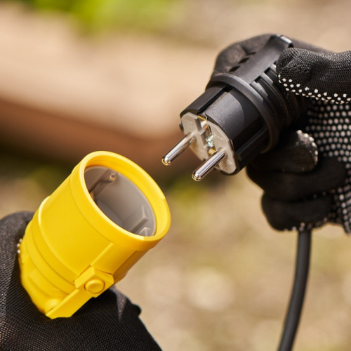 картинка Вилка угловая влагозащищенная,  с/з,  16 А,  IP44 каучук REXANT от магазина Сантехстрой