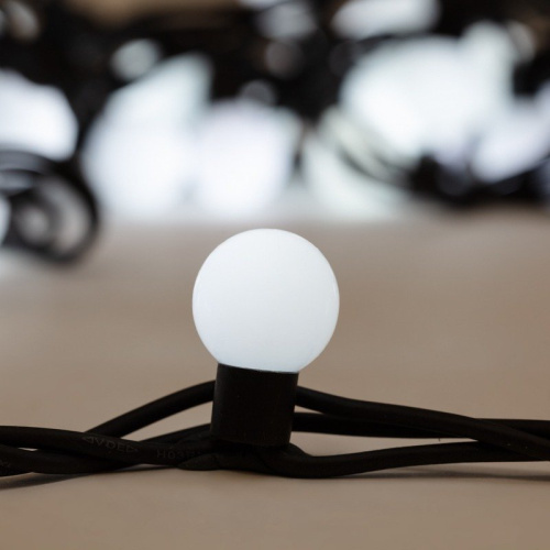 картинка Гирлянда Мультишарики Ø23 мм,  10 м,  черный каучук,  80 LED,  постоянное свечение,  цвет Белый от магазина Сантехстрой