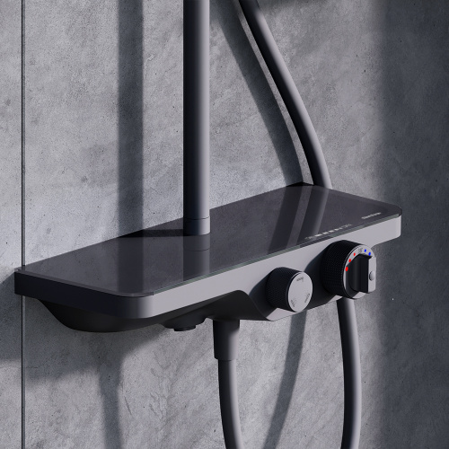 картинка 947760300 Apollo душевая система с ванно-душевым ТМС смесителем-полкой, черный от магазина Сантехстрой