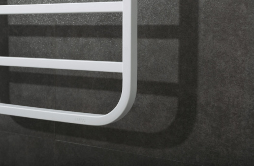 картинка Электрический полотенцесушитель Black&White Universe N-337W 40х101 337WN с полкой Белый матовый от магазина Сантехстрой