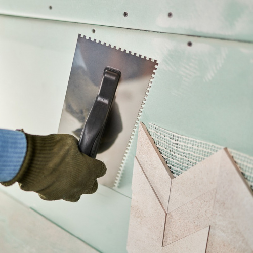 картинка Гладилка нержавеющая 130х270 мм,  зуб 4х4 мм,  пластиковая ручка REXANT от магазина Сантехстрой