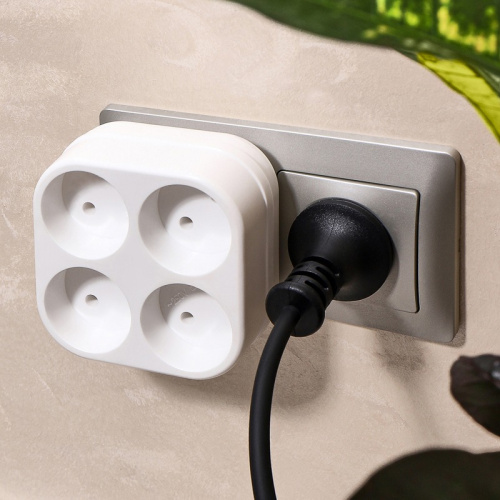 картинка Четверник электрический 6А без заземления,  белый REXANT от магазина Сантехстрой