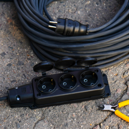 картинка Удлинитель-шнур REXANT КГ 3х1.5, 30 м,  3 гнезда,  морозостойкий,  с/з,  16 А,  3500 Вт,  IP44 (Сделано в России) от магазина Сантехстрой