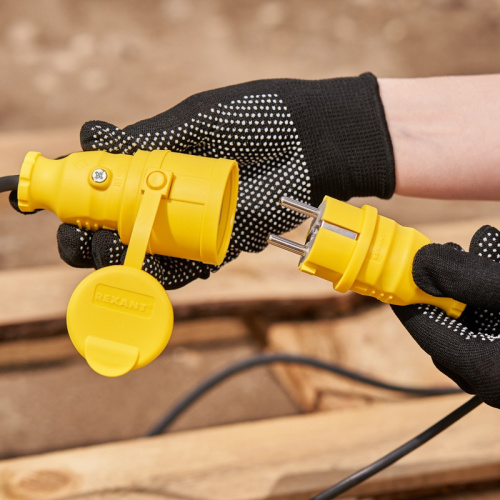 картинка Вилка прямая влагозащищенная,  c/з,  16А.  IP44, каучук желтая REXANT от магазина Сантехстрой