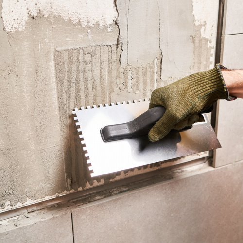 картинка Гладилка нержавеющая 130х270 мм,  зуб 6х6 мм,  пластиковая ручка REXANT от магазина Сантехстрой