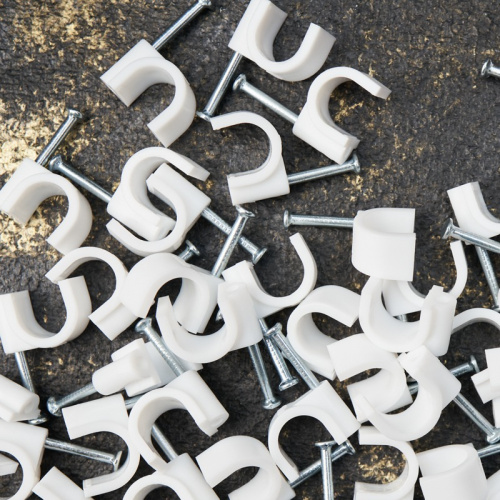 картинка Крепеж кабеля круглый 10 мм,  белый (упак.  50 шт) REXANT от магазина Сантехстрой