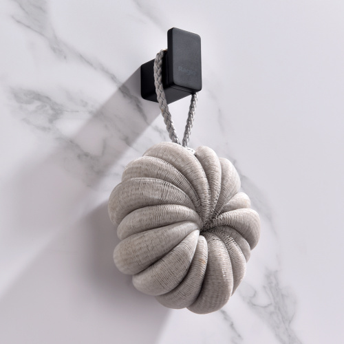 картинка Крючок для ванной комнаты Raglo R301.05.06, черный от магазина Сантехстрой