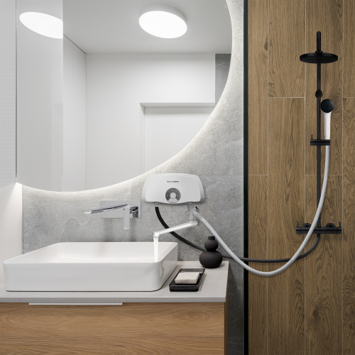 картинка Водонагреватель проточный Royal Thermo SmartFix TS (3,5 kW) - кран+душ от магазина Сантехстрой