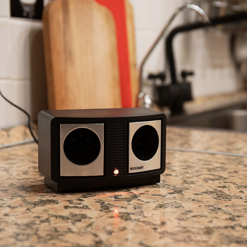 картинка Отпугиватель вредителей с изменяемой частотой излучения,  ПРОФИ,  220В REXANT от магазина Сантехстрой