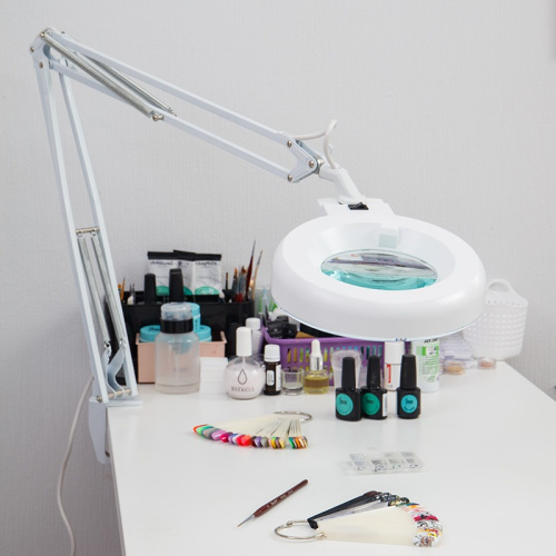 картинка Лупа на струбцине круглая 3D с подсветкой,  ø127мм,  белая REXANT от магазина Сантехстрой