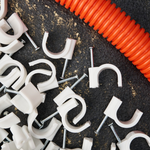 картинка Крепеж кабеля круглый 16 мм,  белый (упак.  50 шт) REXANT от магазина Сантехстрой