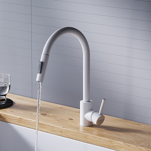 картинка D3007533 Logic Кухонный смеситель  с вытягивающимся изливом, белый от магазина Сантехстрой