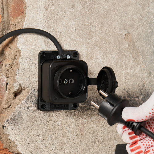 картинка Розетка штепсельная влагозащищенная,  с/з, 16 А,  IP54 каучук REXANT от магазина Сантехстрой