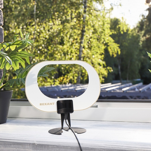 картинка Антенна комнатная «Активная» для цифрового телевидения DVB-T2, Ag-713 REXANT от магазина Сантехстрой